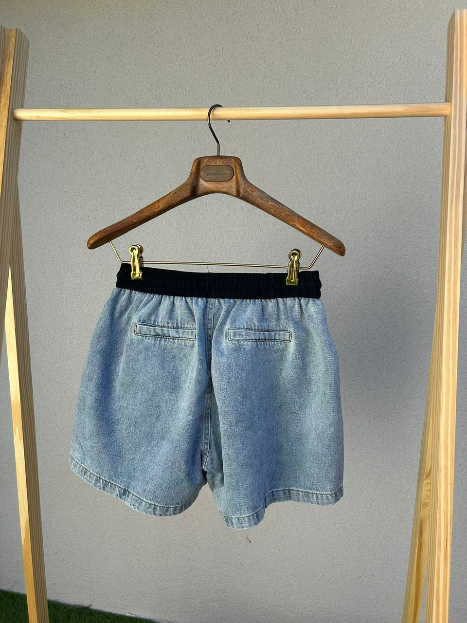 Short Bandes